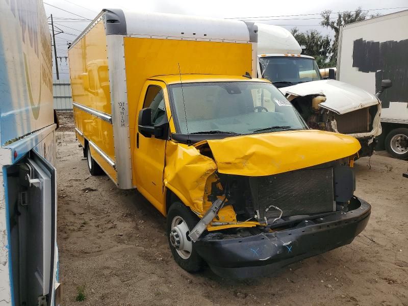 2022 GMC Savana Cut-box Truck