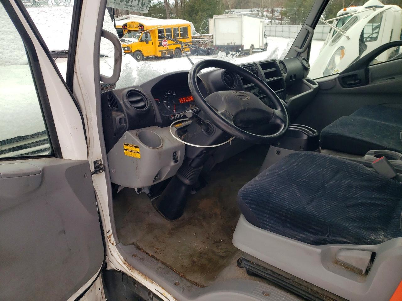 2020 Hino 195 BOX Truck