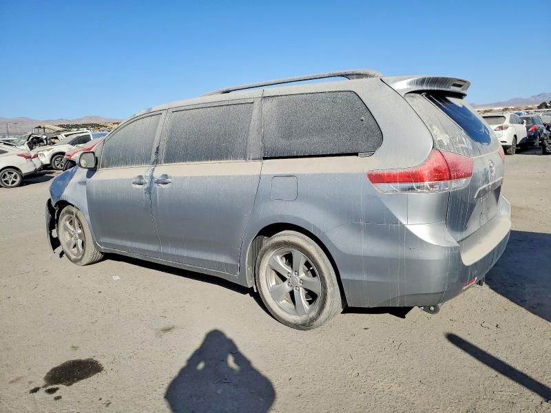 2014 Toyota Sienna le