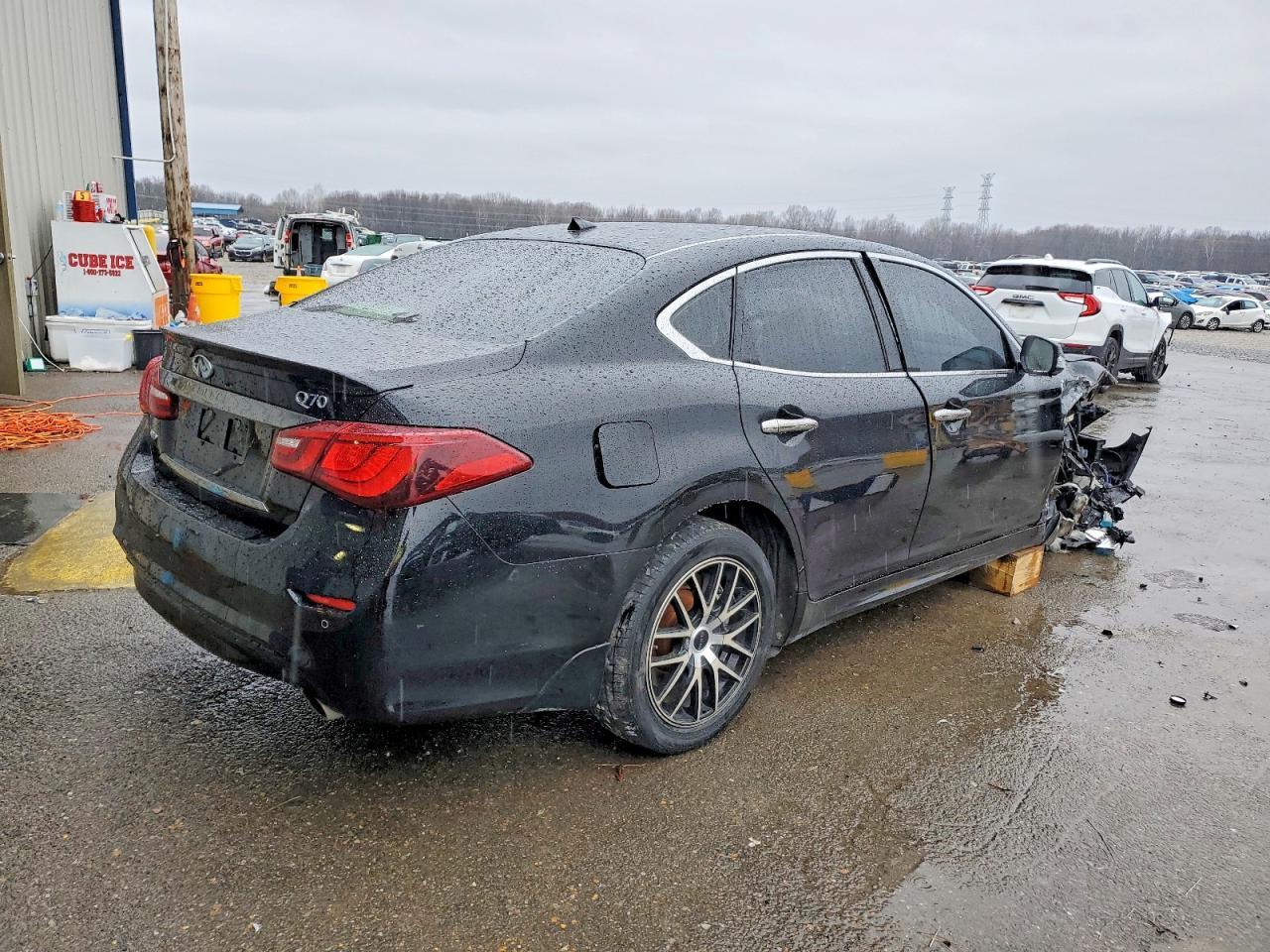 2017 Infiniti Q70 3.7