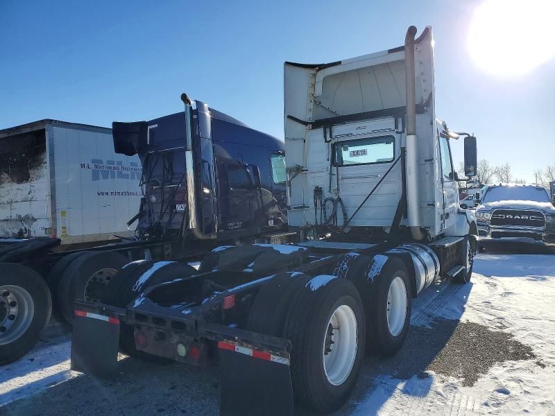 2014 Volvo VNL Semi Truck