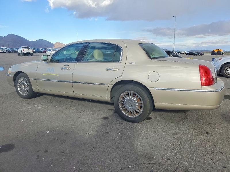2008 Lincoln Town car Signature Limited