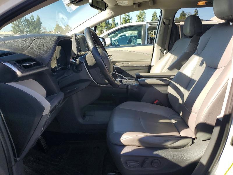 2021 Toyota Sienna xle
