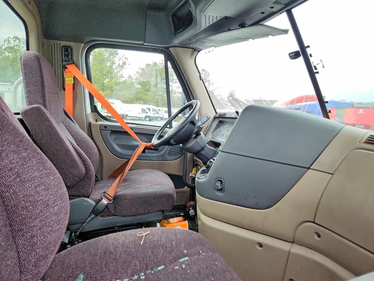 2016 Freightliner Cascadia 125 Semi Truck