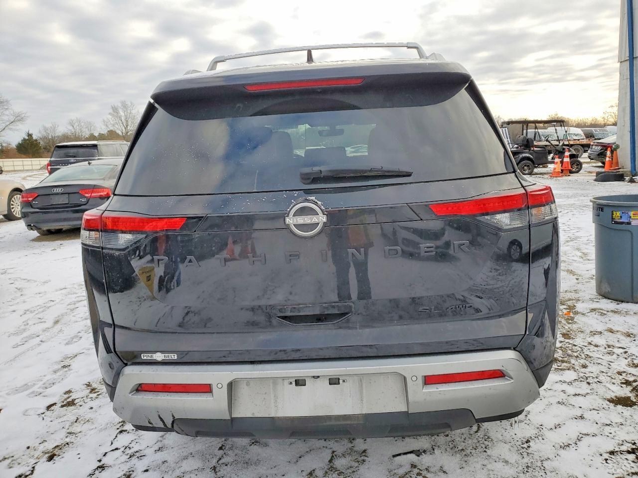 2024 Nissan Pathfinder SL