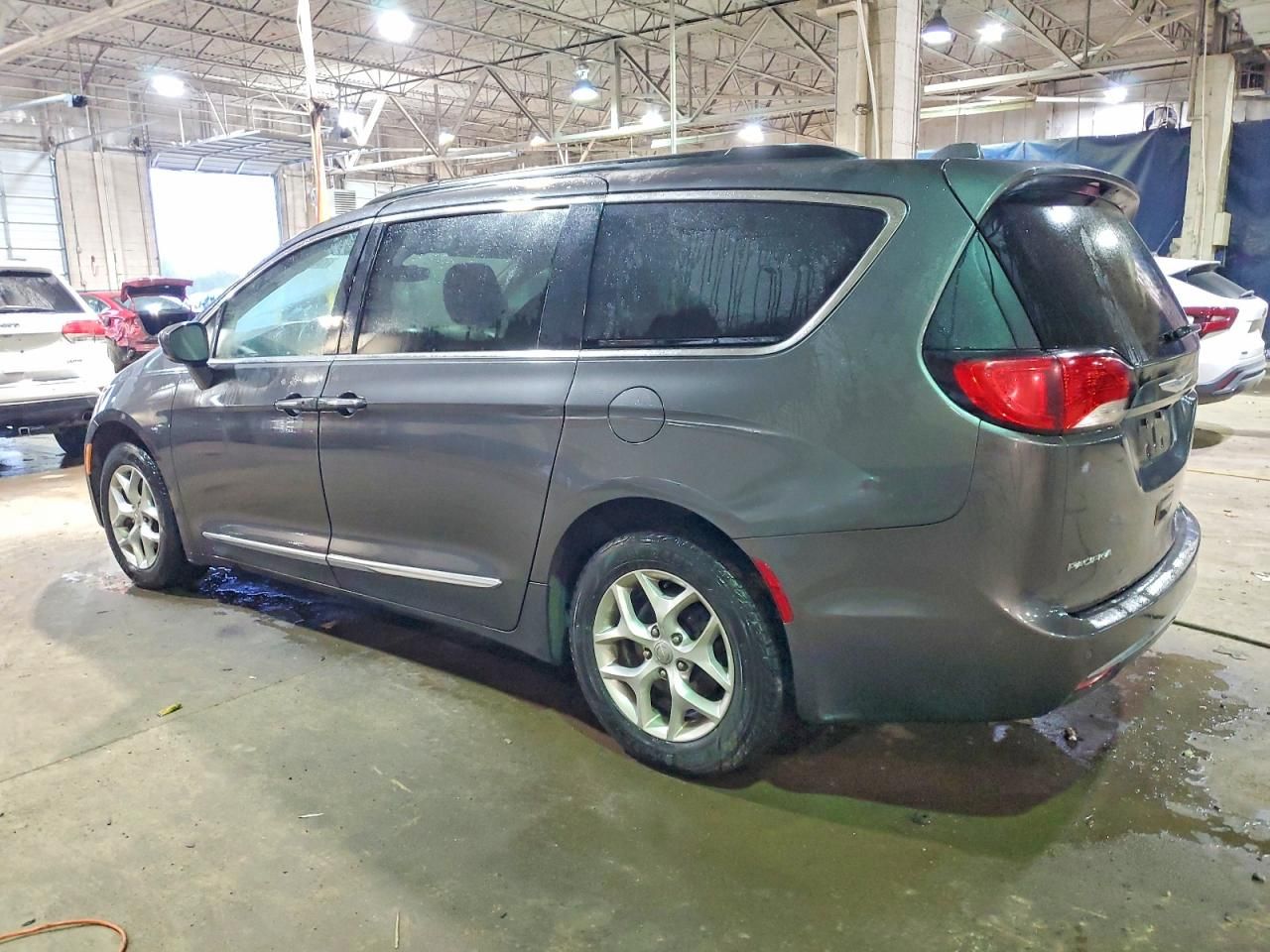 2017 Chrysler Pacifica Touring l