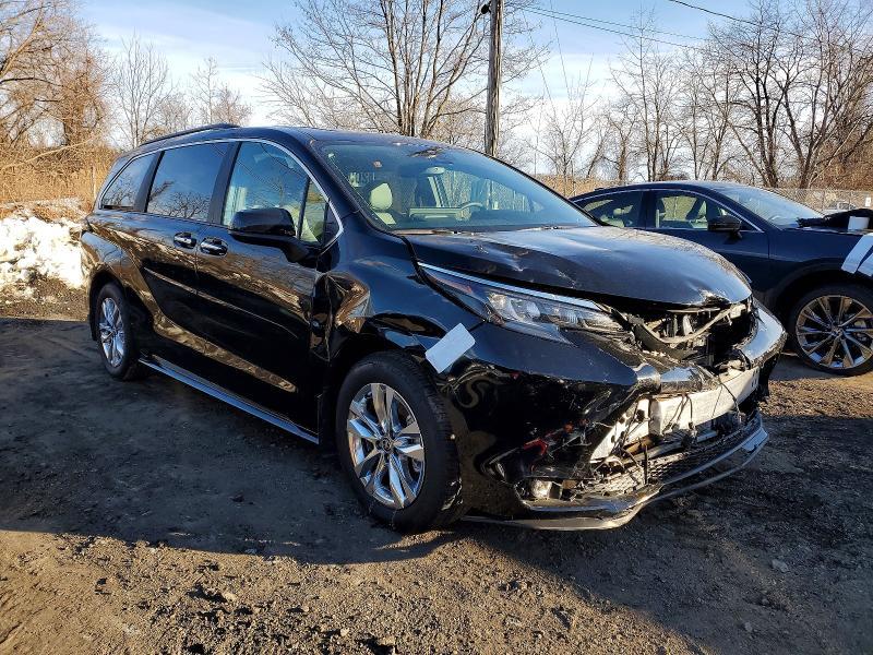 2025 Toyota Sienna xle