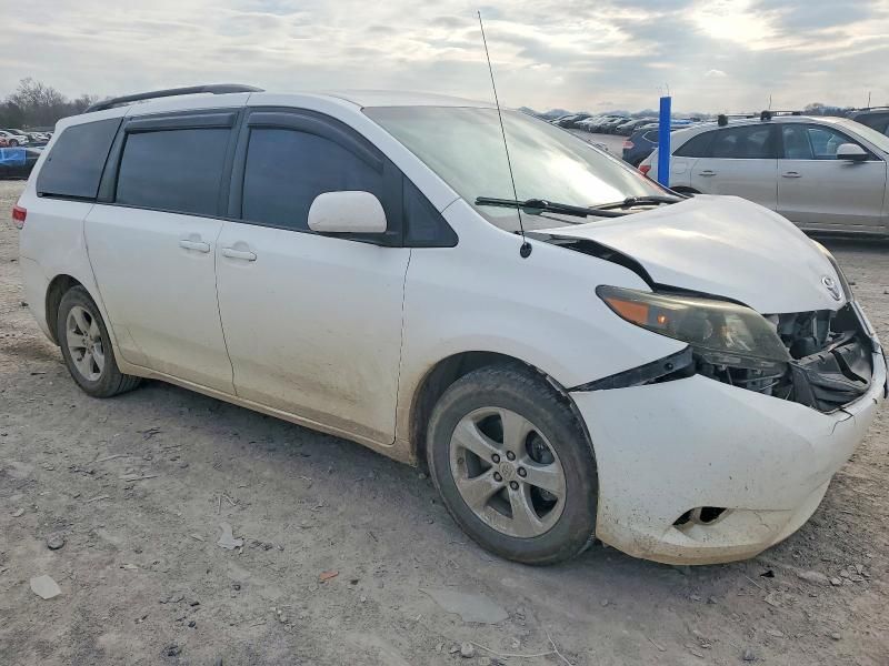 2011 Toyota Sienna le