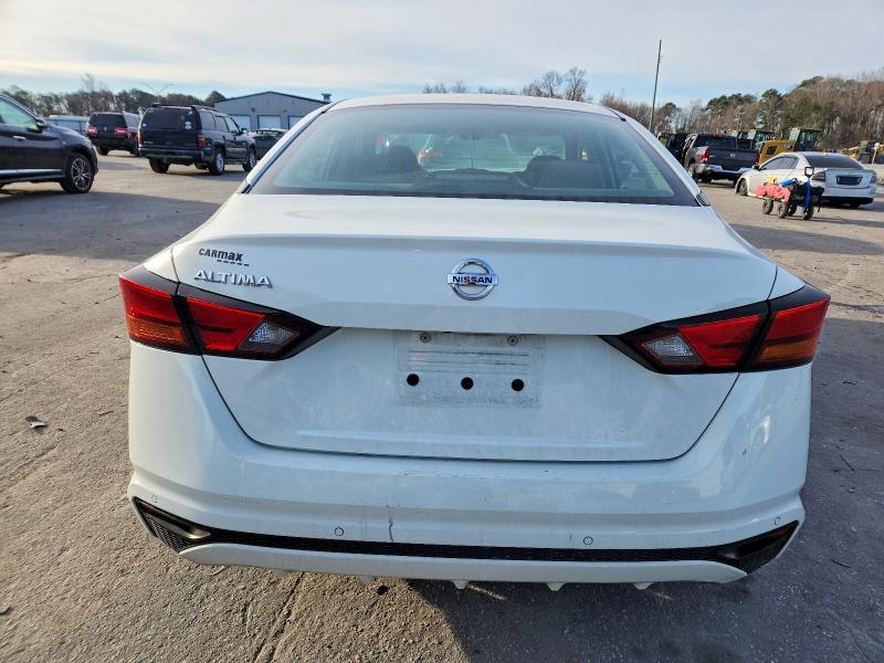 2021 Niss Altima 2.5 s