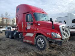 Salvage trucks for sale at Columbus, OH auction: 2017 Freigliner 2017 Freightliner Cascadia 125 Semi Truck