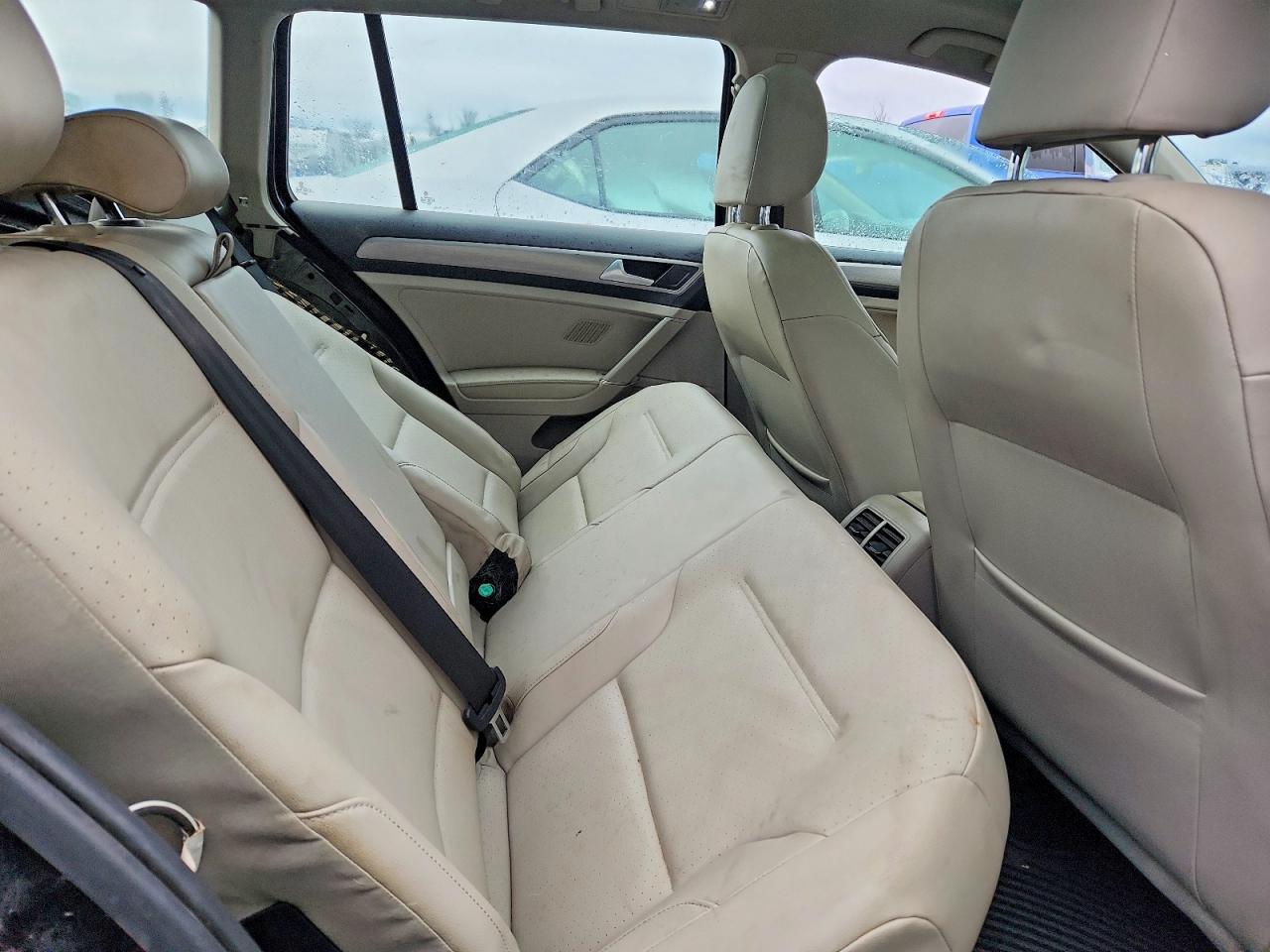 2017 Volkswagen Golf Sportwagen s