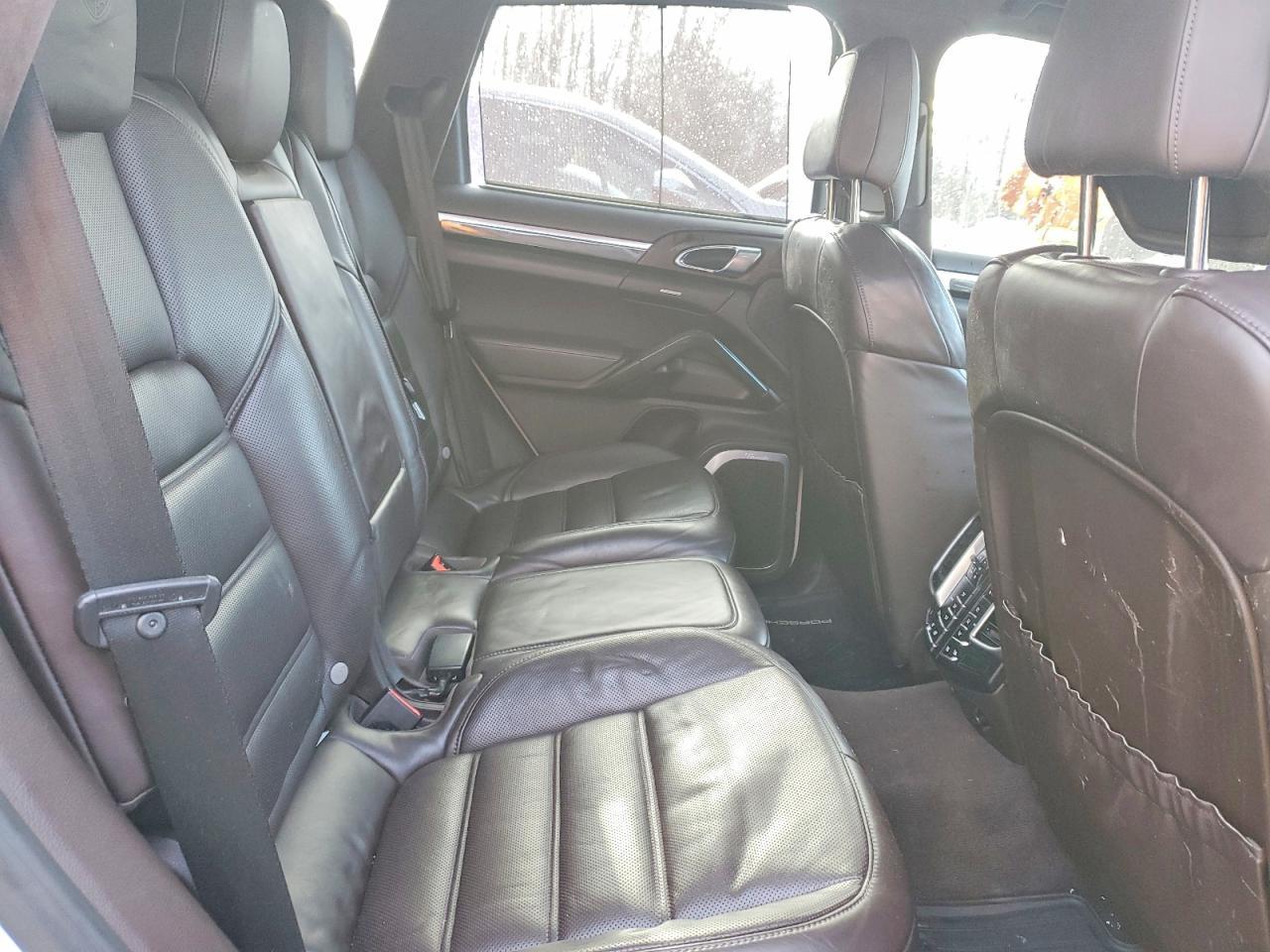 2016 Porsche Cayenne gts