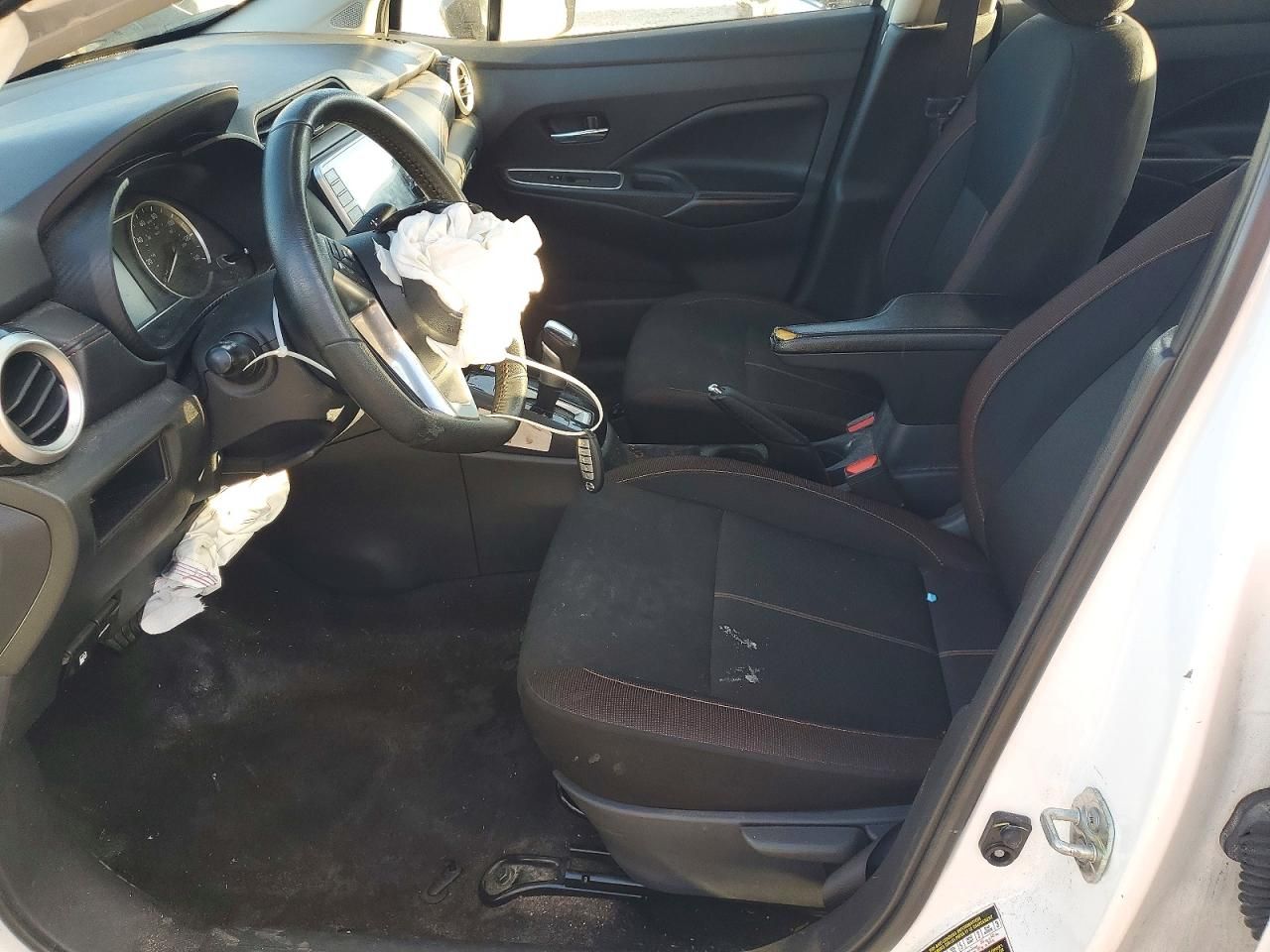 2022 Nissan Versa sr