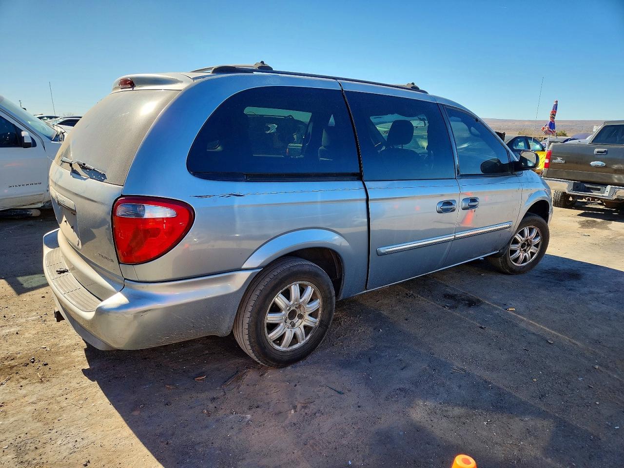 2005 Chrysler Town & Country Touring