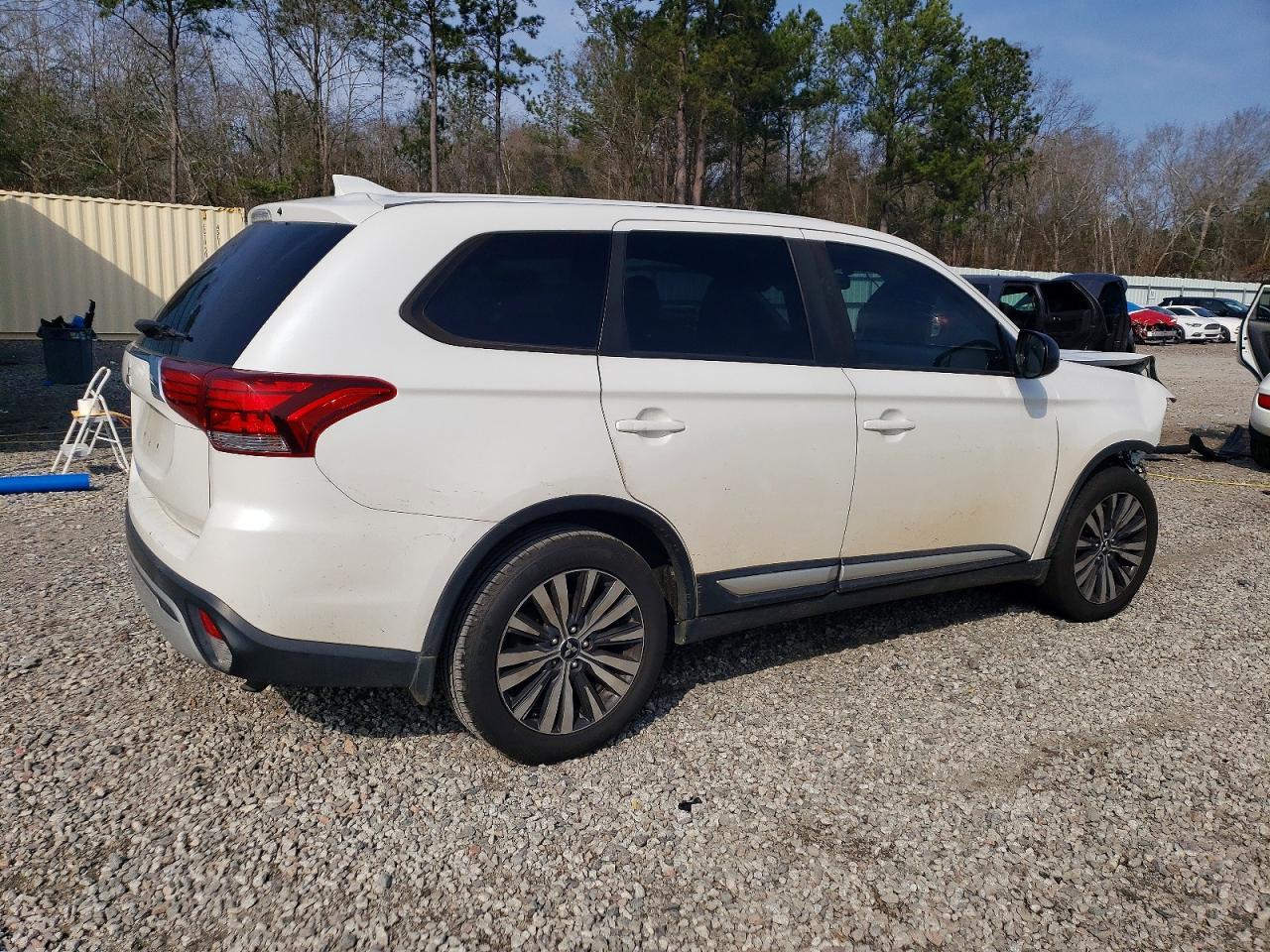 2020 Mitsubishi Outlander es