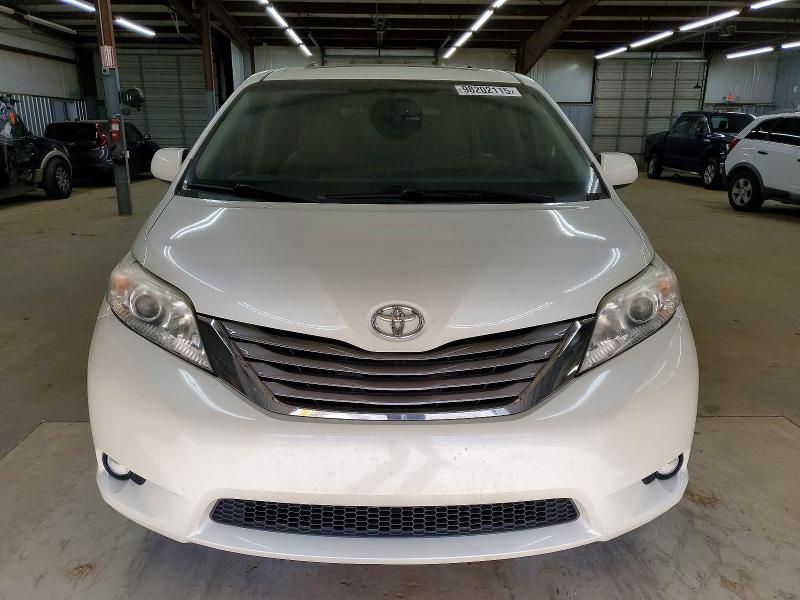 2016 Toyota Sienna xle