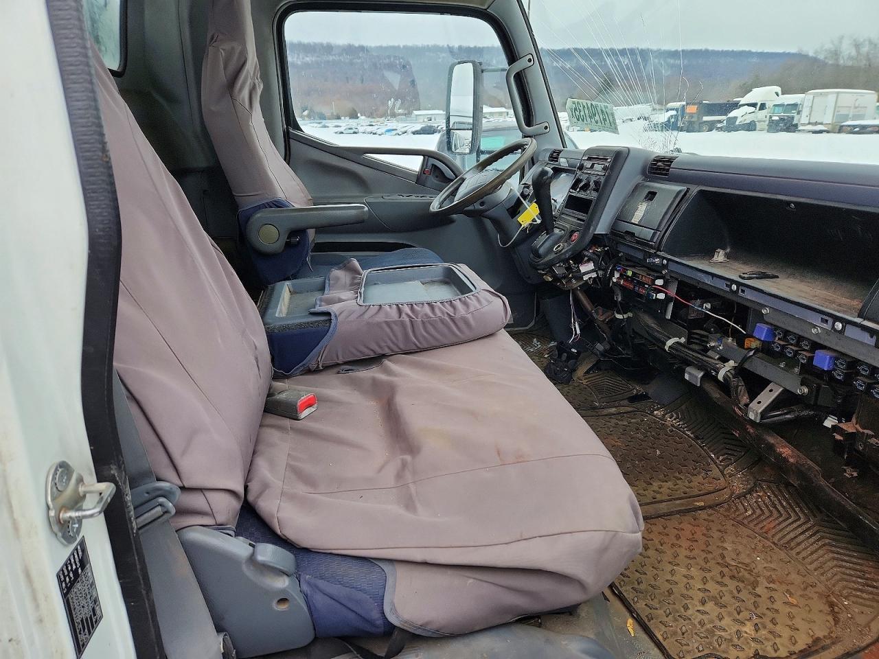 2010 Mitsubishi FE140