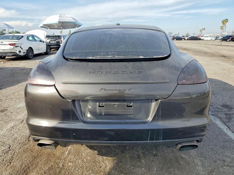 2011 Porsche Panamera 2