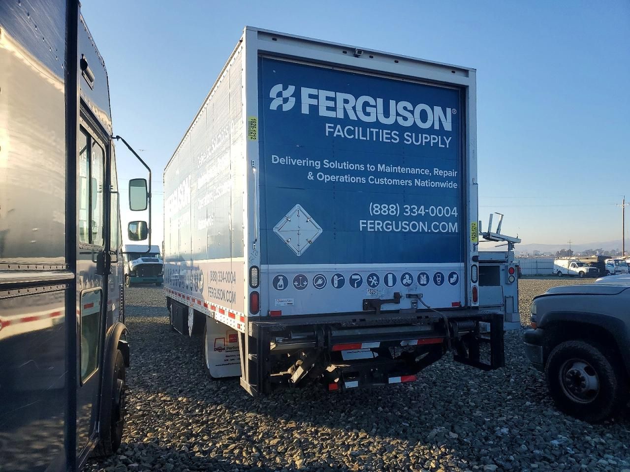 2017 Isuzu NRR BOX Truck