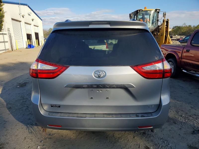 2016 Toyota Sienna xle 8-passenger