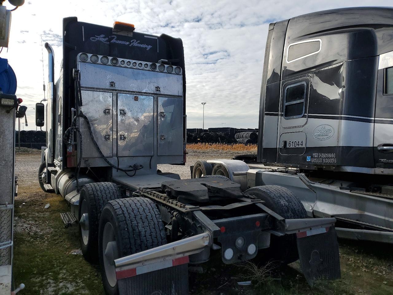 2020 Freigliner 2020 Freightliner 122SD Semi Truck