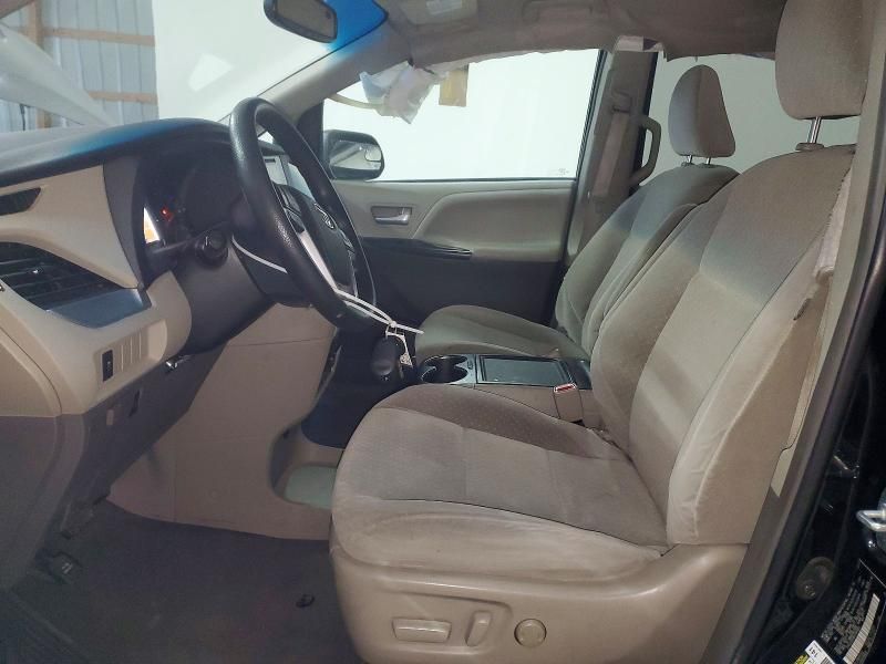 2017 Toyota Sienna le