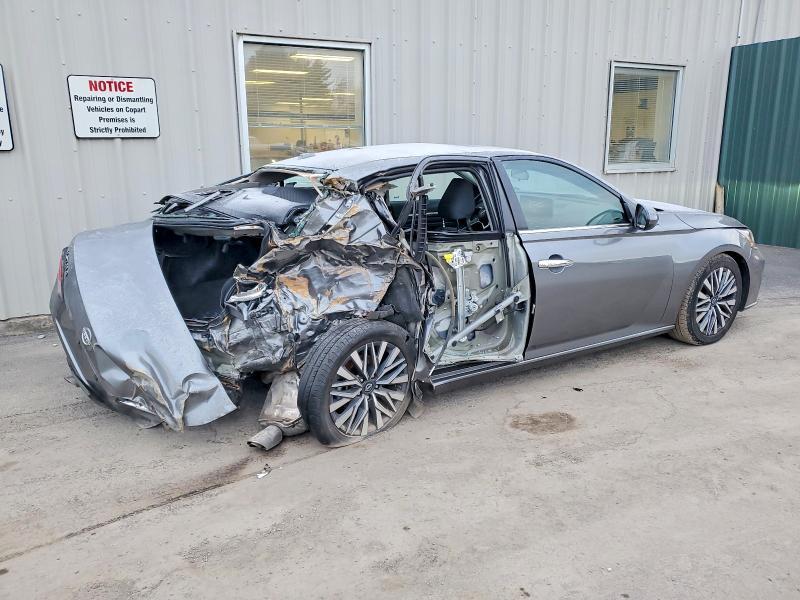 2023 Nissan Altima sv