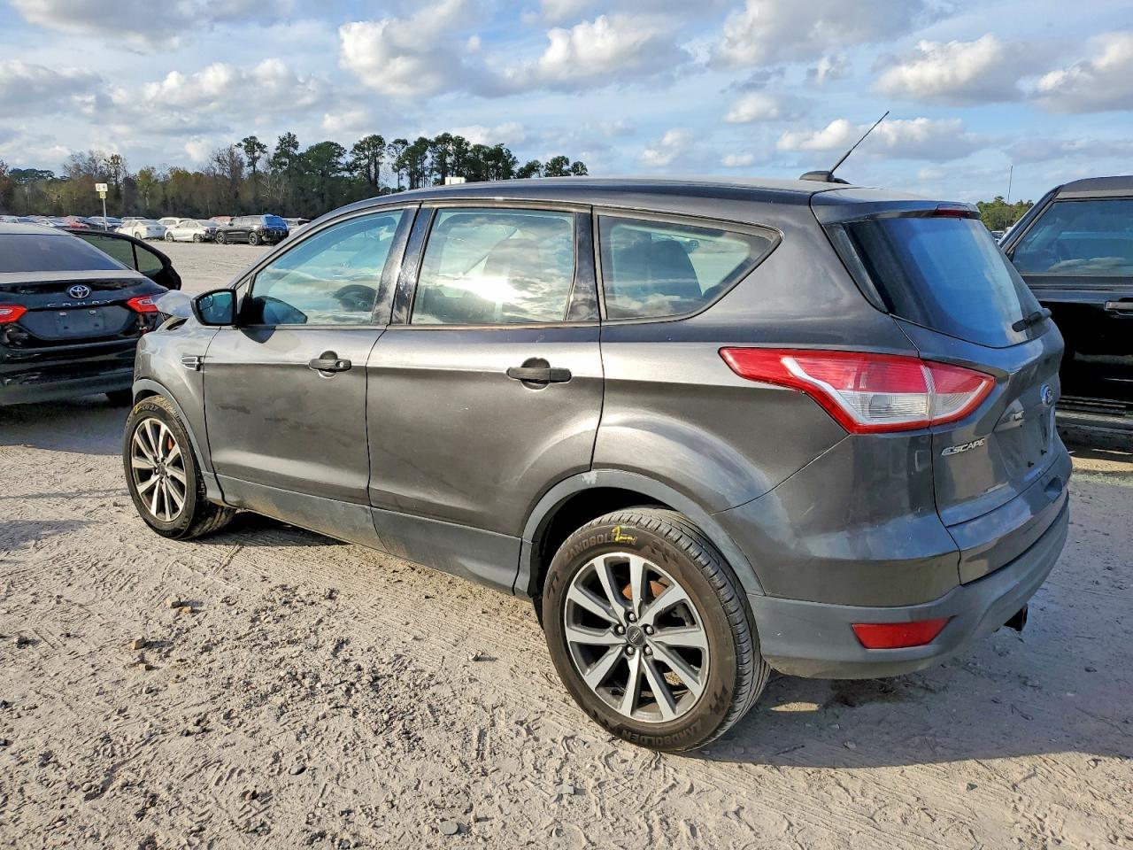2015 Ford Escape s