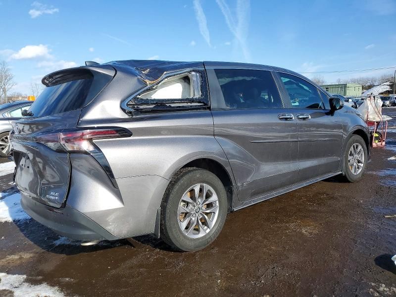 2024 Toyota Sienna xle