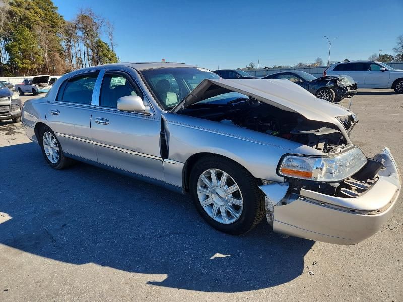 2009 Lincoln Town car Signature Limited