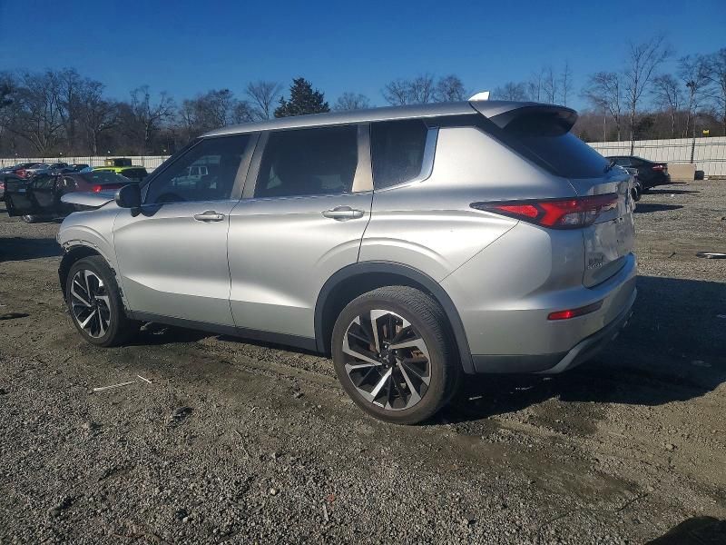 2022 Mitsubishi Outlander es
