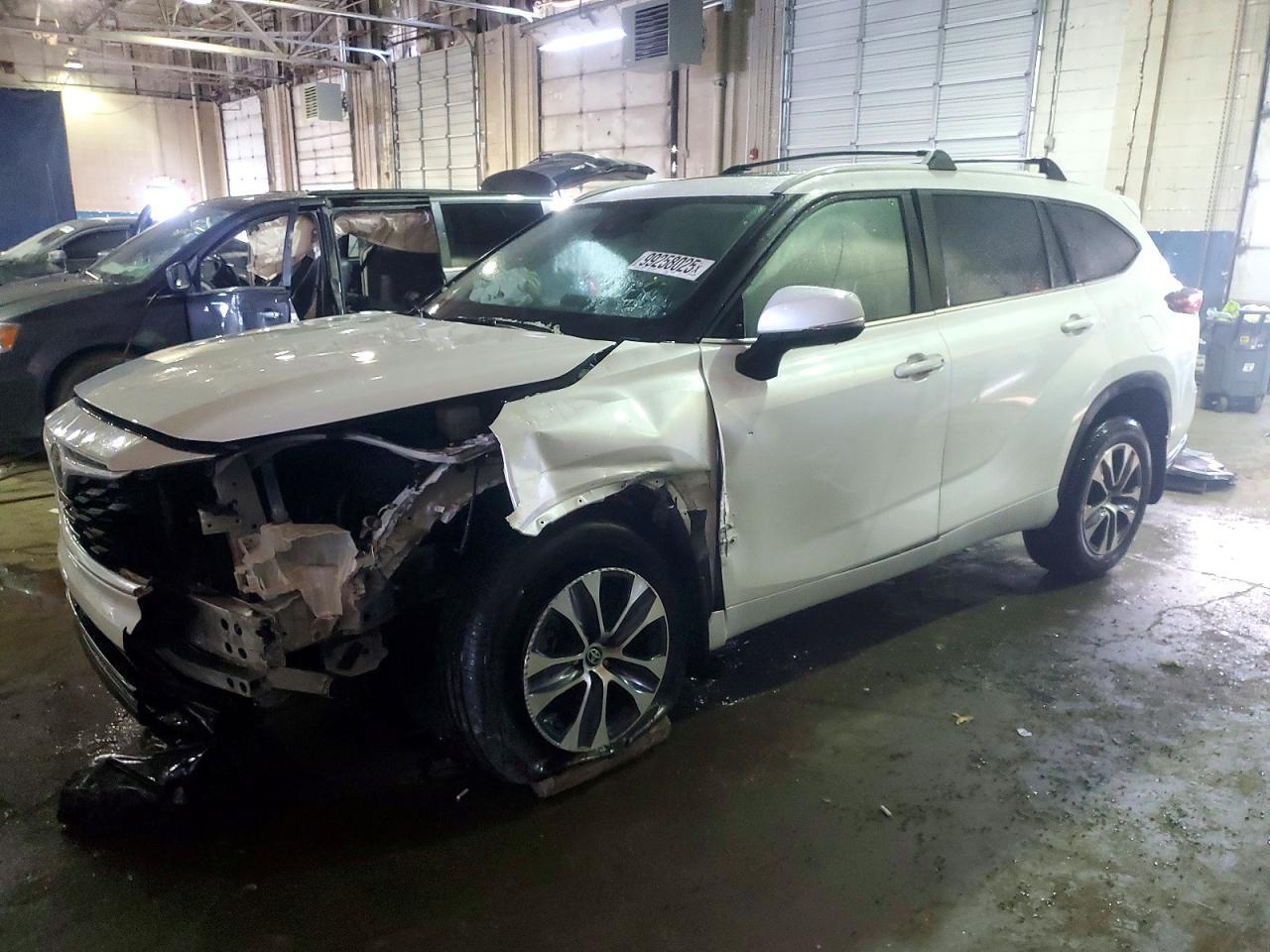2024 Toyota Highlander le
