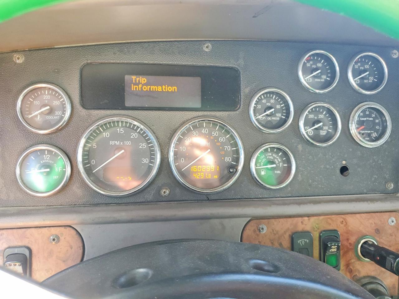 2012 Peterbilt 587 Semi Truck