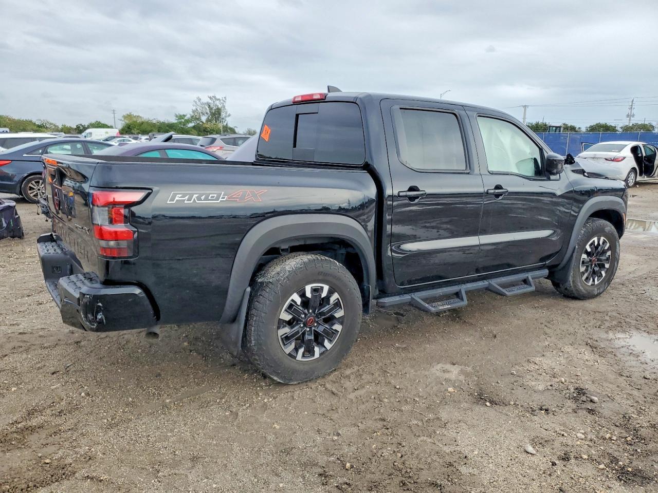 2023 Nissan Frontier s