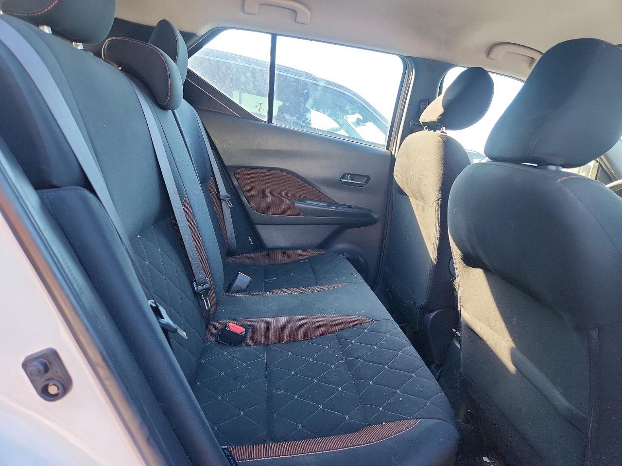 2020 Nissan Kicks sr