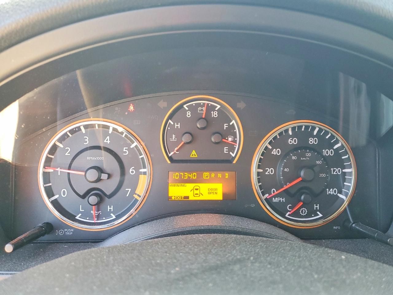 2012 Nissan Armada sv