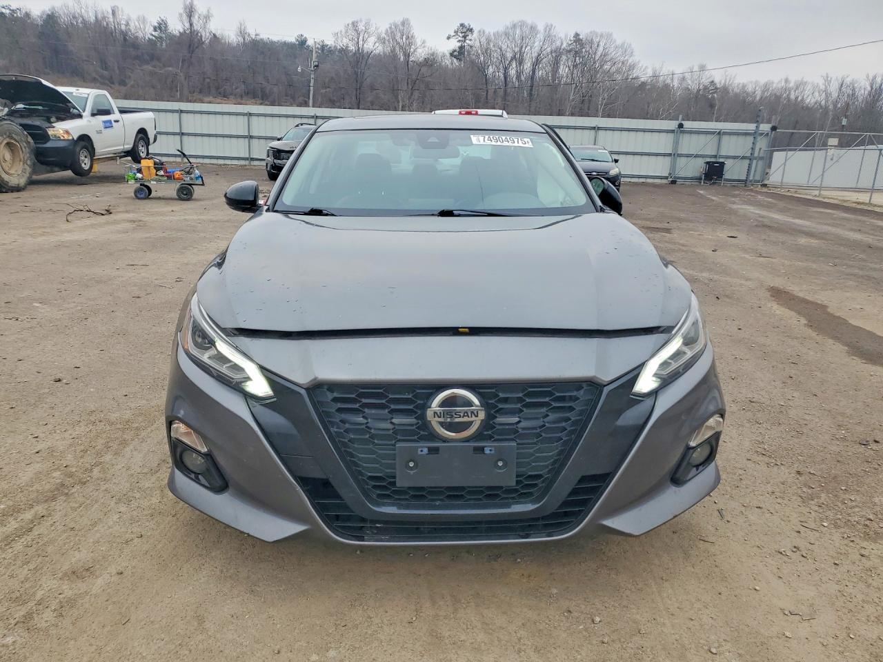2022 Niss Altima sr
