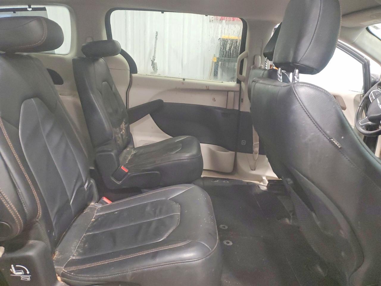 2017 Chrysler Pacifica Touring l