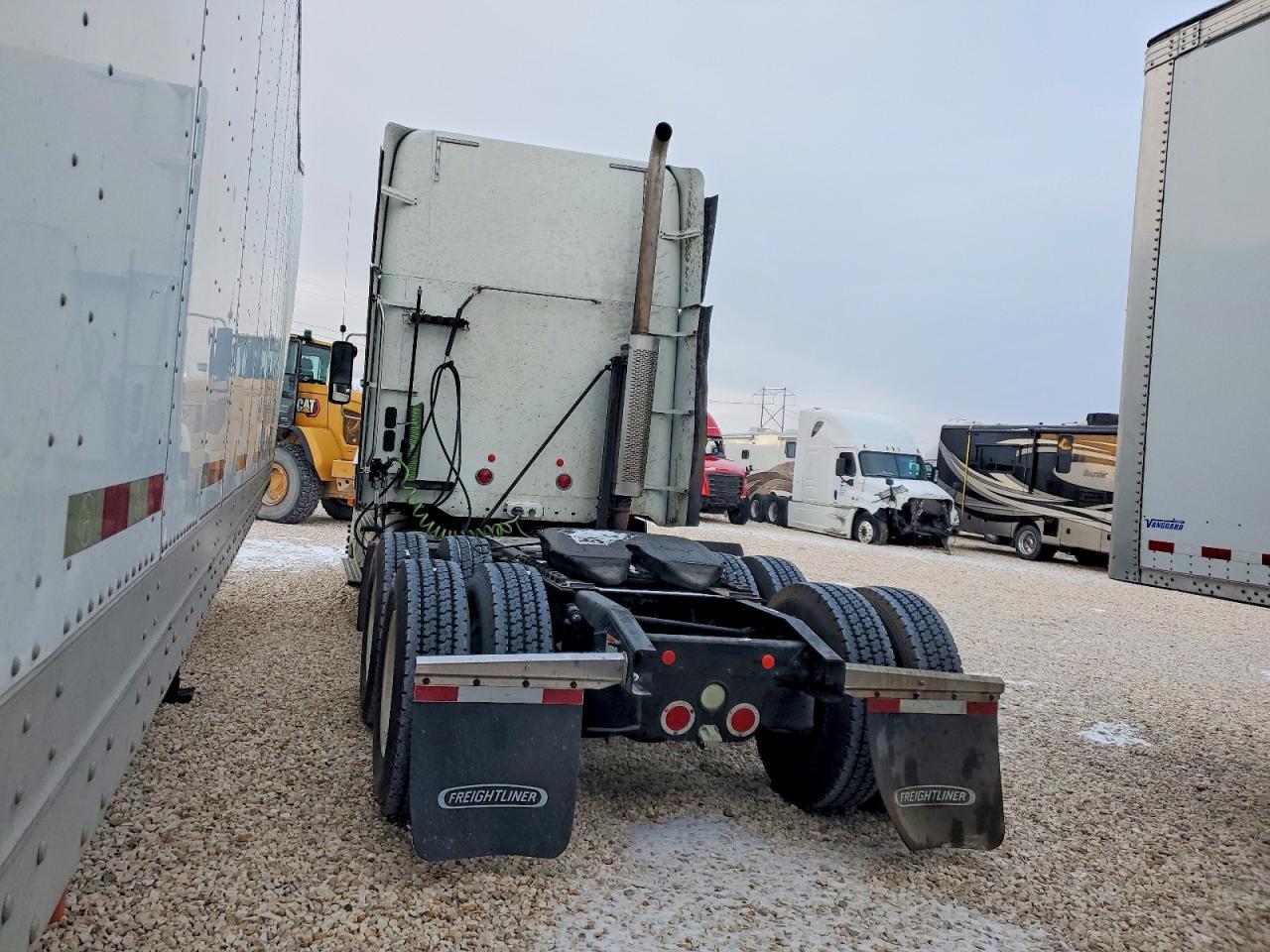 2020 Freightliner Columbia Semi Truck