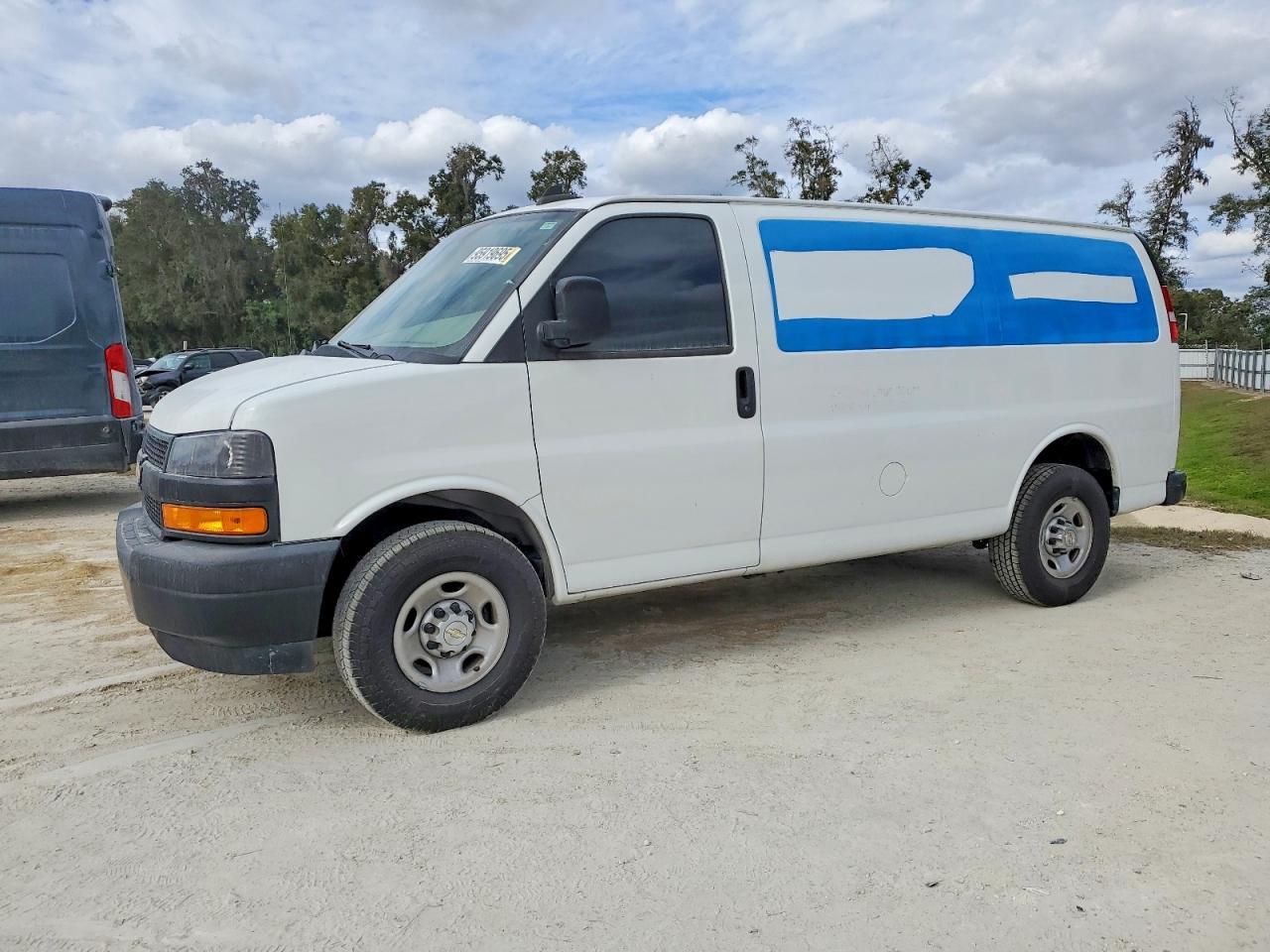 2022 Chevrolet Express G2500 Delivery van