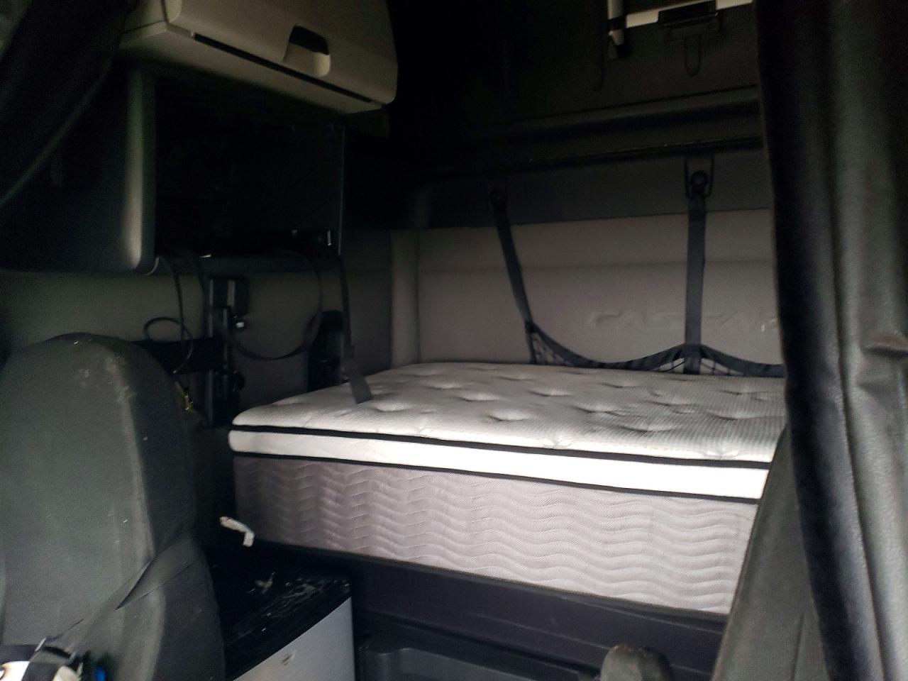 2018 Freigliner 2018 Freightliner Cascadia 126 Semi Truck