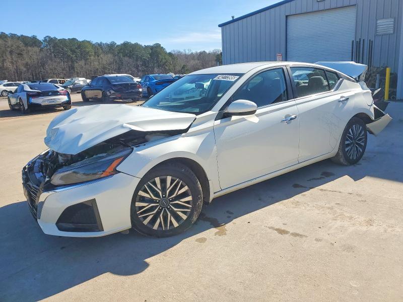 2023 Nissan Altima sv