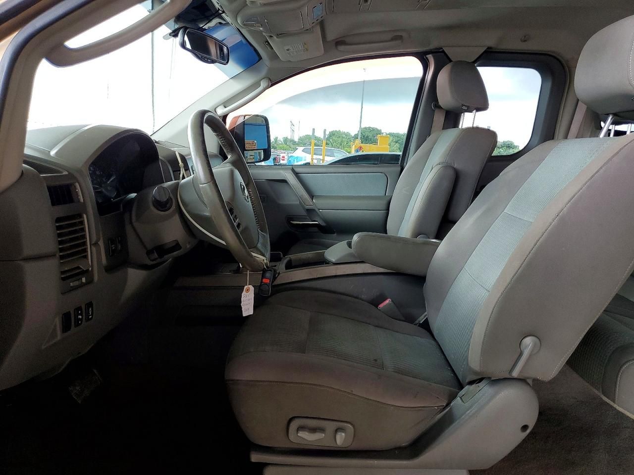 2005 Nissan Titan xe