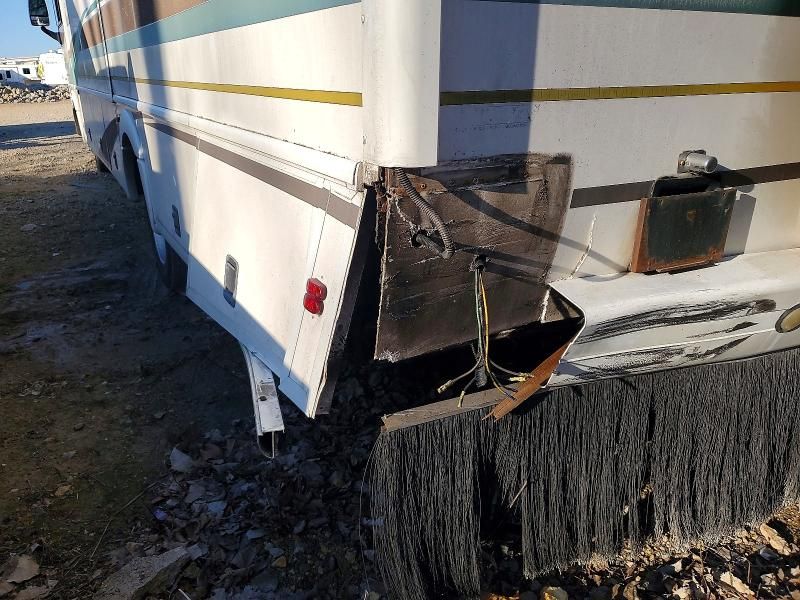 2001 Bounder 2001 Ford F550 Super Duty Stripped Chassis