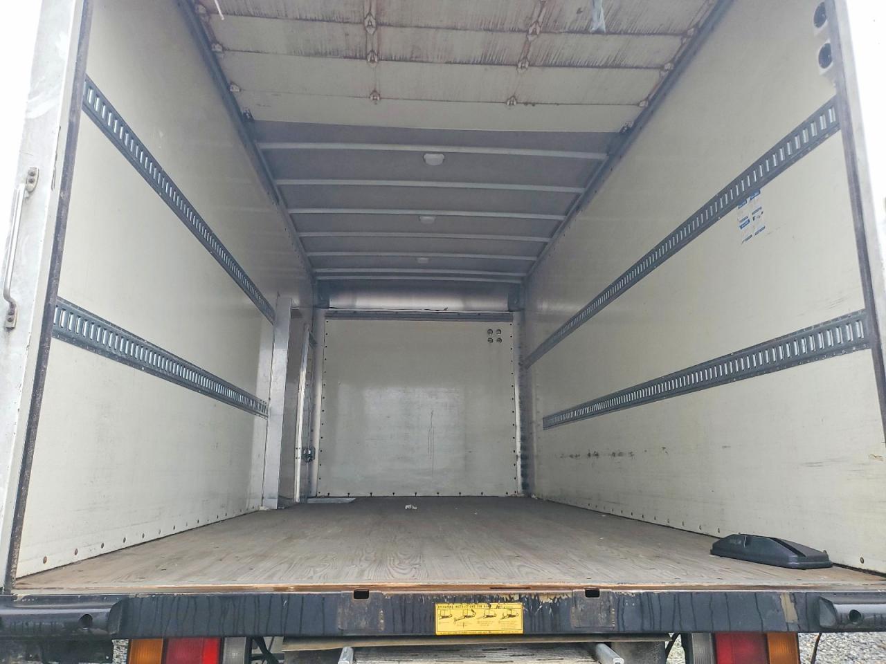 2016 Isuzu NPR BOX Truck