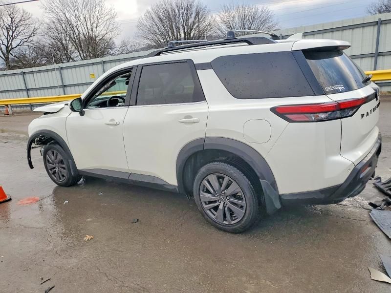 2022 Nissan Pathfinder sv