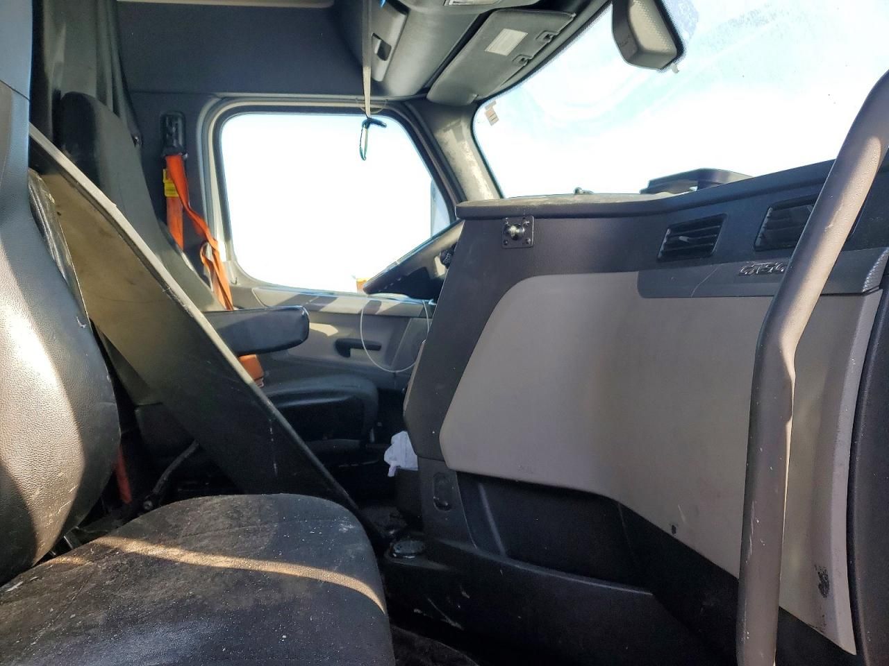 2020 Freightliner Cascadia 126 Semi Truck