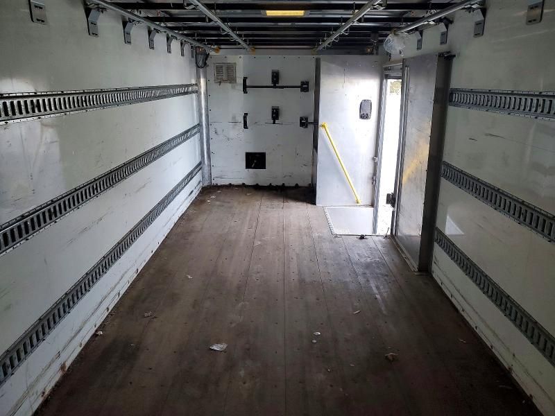 2016 Freightliner Business Class M2 box Truck