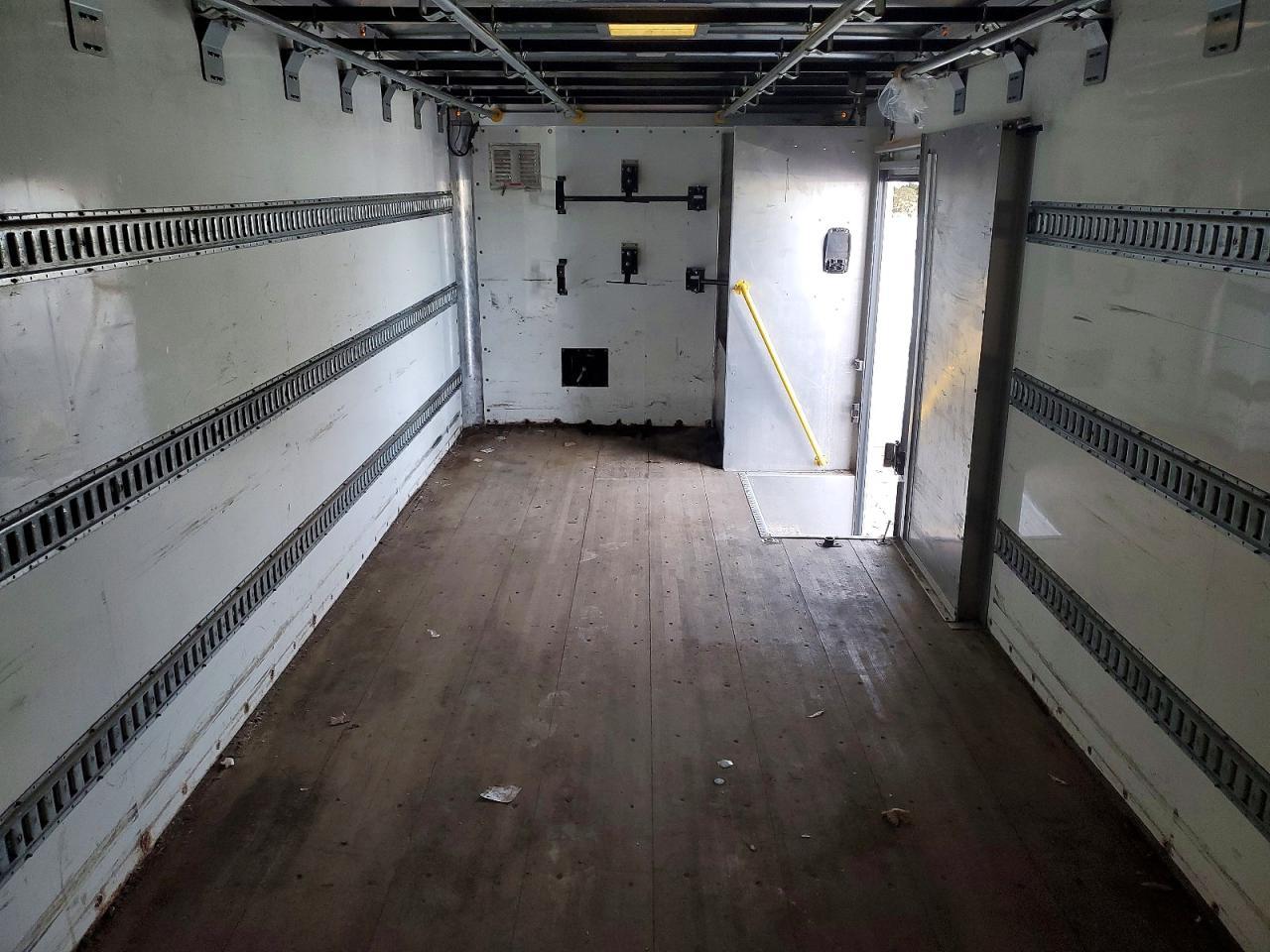 2016 Freightliner Business Class M2 box Truck