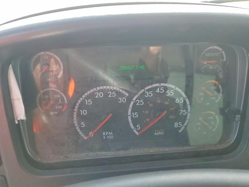 2017 Freightliner Business Class M2 BOX Truck